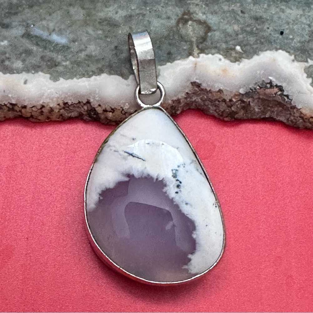 Dendritic Agate Teardrop Pendant Necklace in White and Light Gray